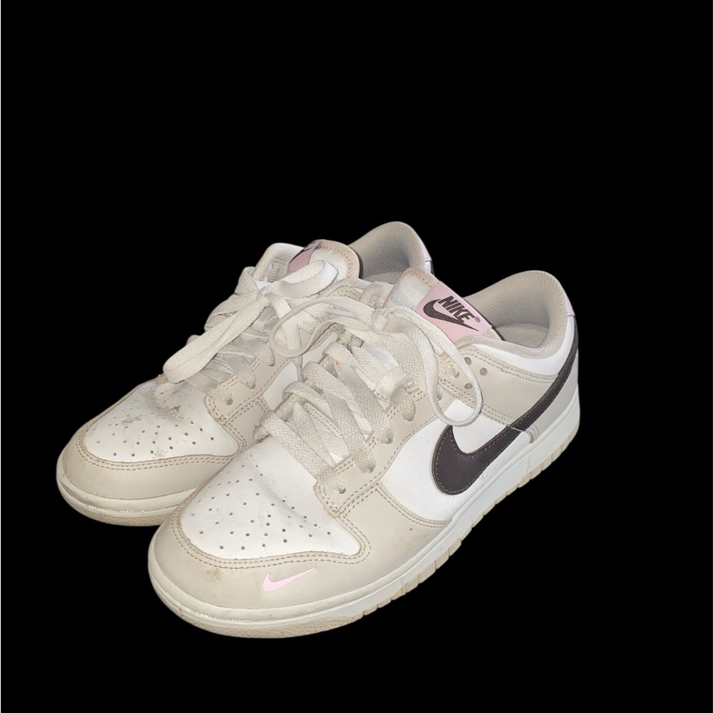 Nike Low-Top Sneakers – Women’s Size 8